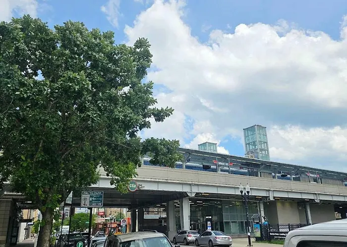 Apartment 2 Bedroom Unit In Uptown