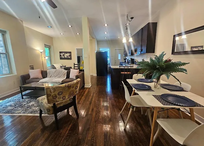 2 Bedroom Unit In Uptown Apartment