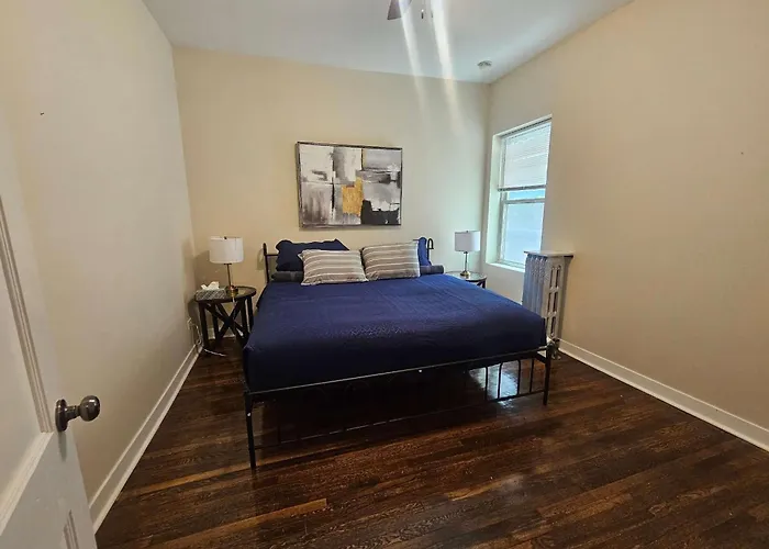 2 Bedroom Unit In Uptown Apartment *