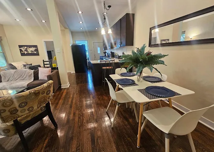 Apartment 2 Bedroom Unit In Uptown *