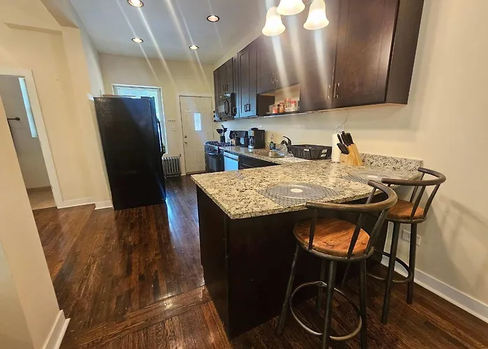 2 Bedroom Unit In Uptown *