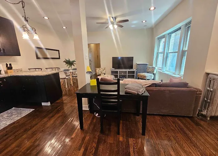 2 Bedroom Unit In Uptown Apartment Chicago