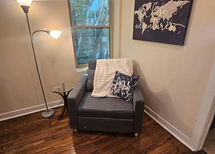 2 Bedroom Unit In Uptown Apartment *