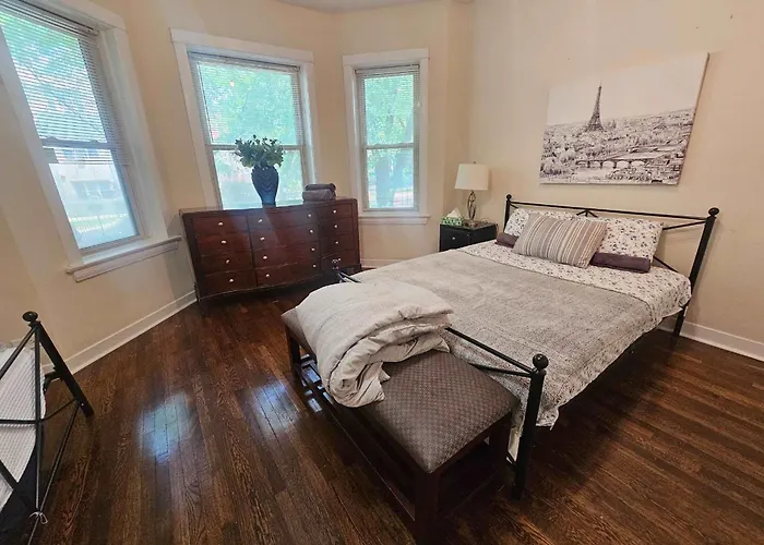 2 Bedroom Unit In Uptown Apartment