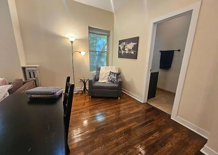 2 Bedroom Unit In Uptown Chicago
