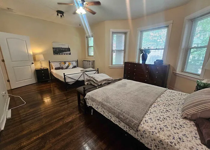 Apartment 2 Bedroom Unit In Uptown *