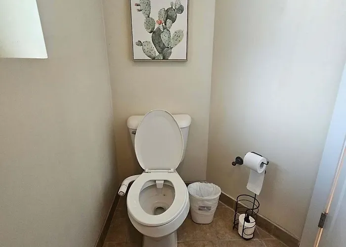 Apartment 2 Bedroom Unit In Uptown Chicago