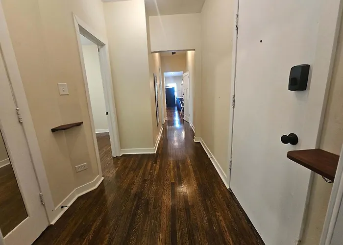 2 Bedroom Unit In Uptown Chicago
