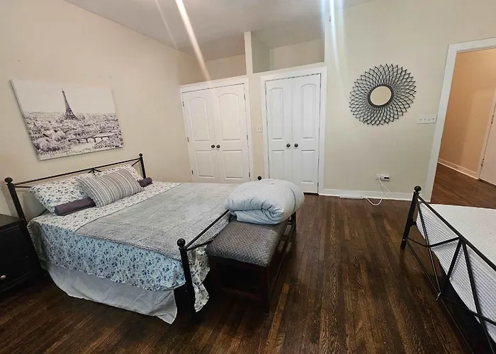Apartment 2 Bedroom Unit In Uptown *
