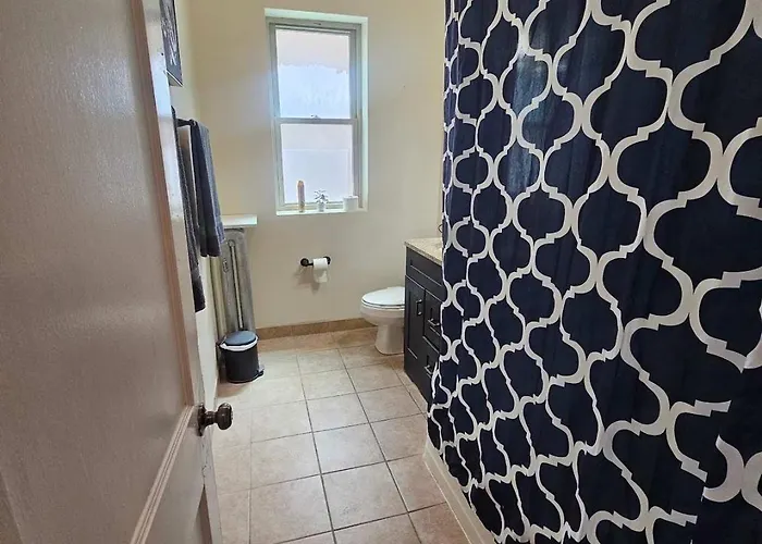 2 Bedroom Unit In Uptown * Chicago