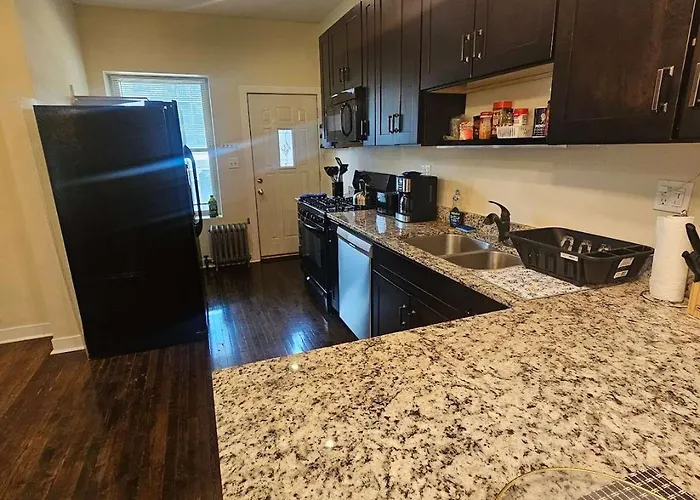 2 Bedroom Unit In Uptown Chicago