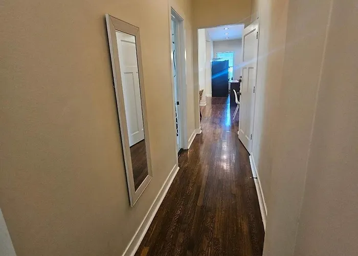 Apartment 2 Bedroom Unit In Uptown Chicago