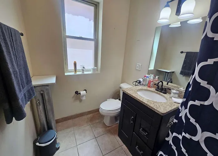 Apartment 2 Bedroom Unit In Uptown