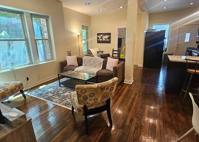 2 Bedroom Unit In Uptown Chicago