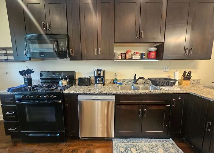 Apartment 2 Bedroom Unit In Uptown *