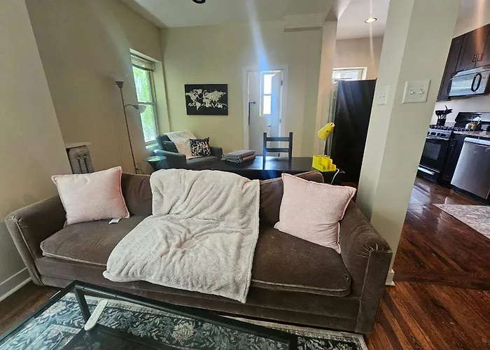 2 Bedroom Unit In Uptown Apartment
