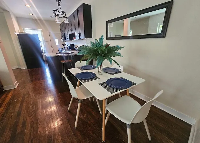 2 Bedroom Unit In Uptown Apartment Chicago