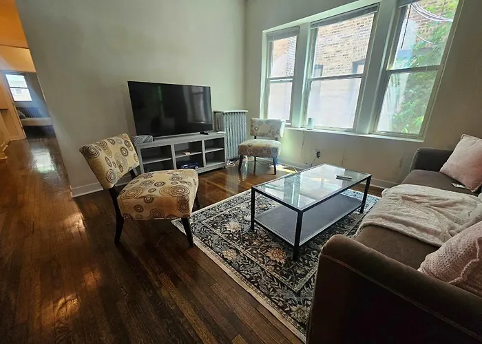 2 Bedroom Unit In Uptown * Chicago