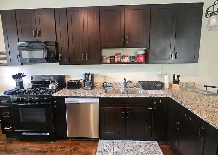 2 Bedroom Unit In Uptown Apartment Chicago