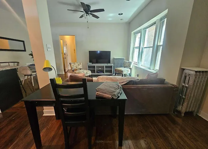2 Bedroom Unit In Uptown Apartment