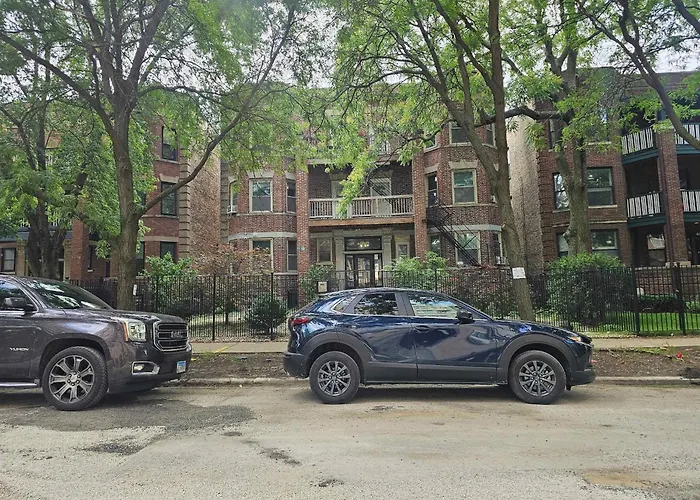 2 Bedroom Unit In Uptown Apartment Chicago