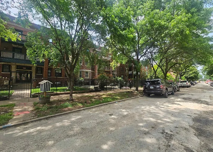 Apartment 2 Bedroom Unit In Uptown