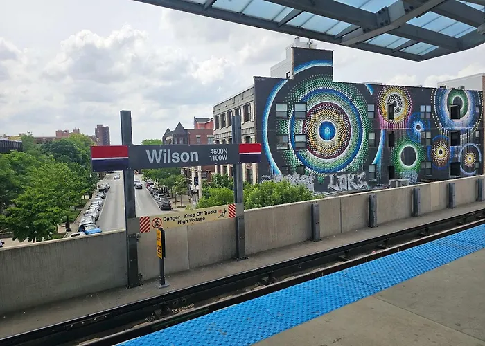 2 Bedroom Unit In Uptown Apartment Chicago